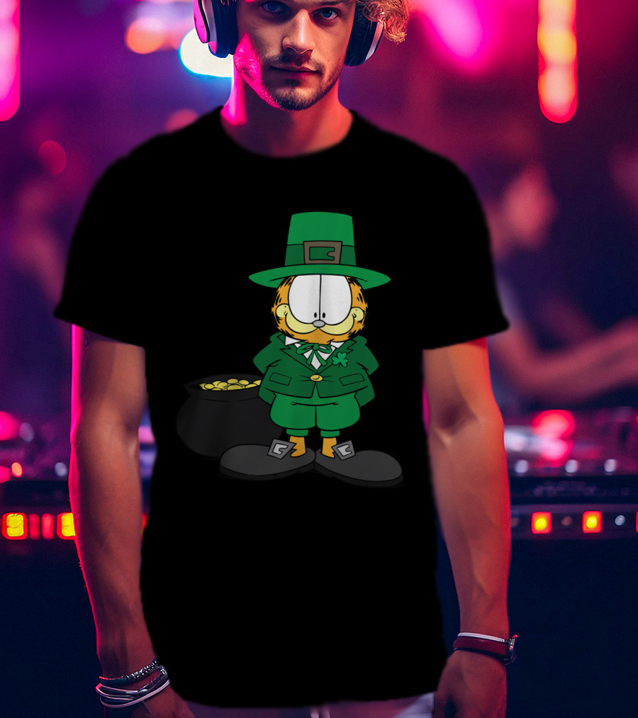 Garfield St. Patrick's Day Leprechaun With Pot Of Gold T-Shirt