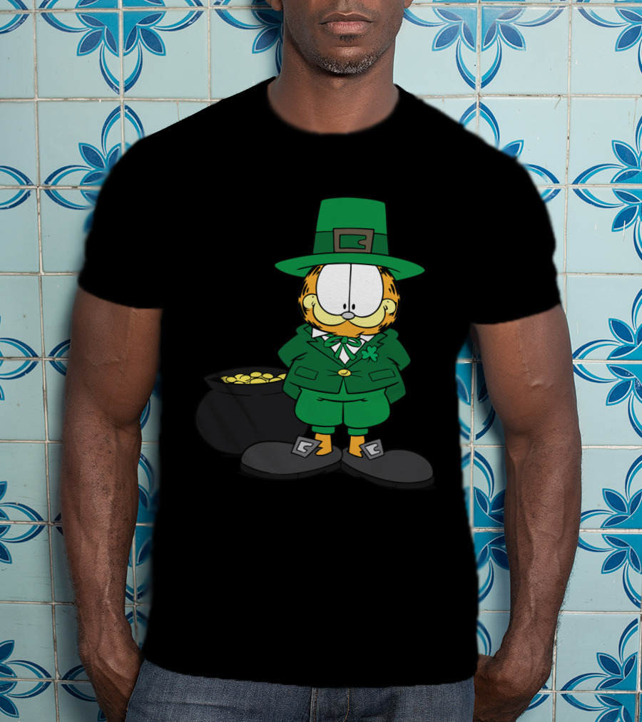 Garfield St. Patrick's Day Leprechaun With Pot Of Gold T-Shirt
