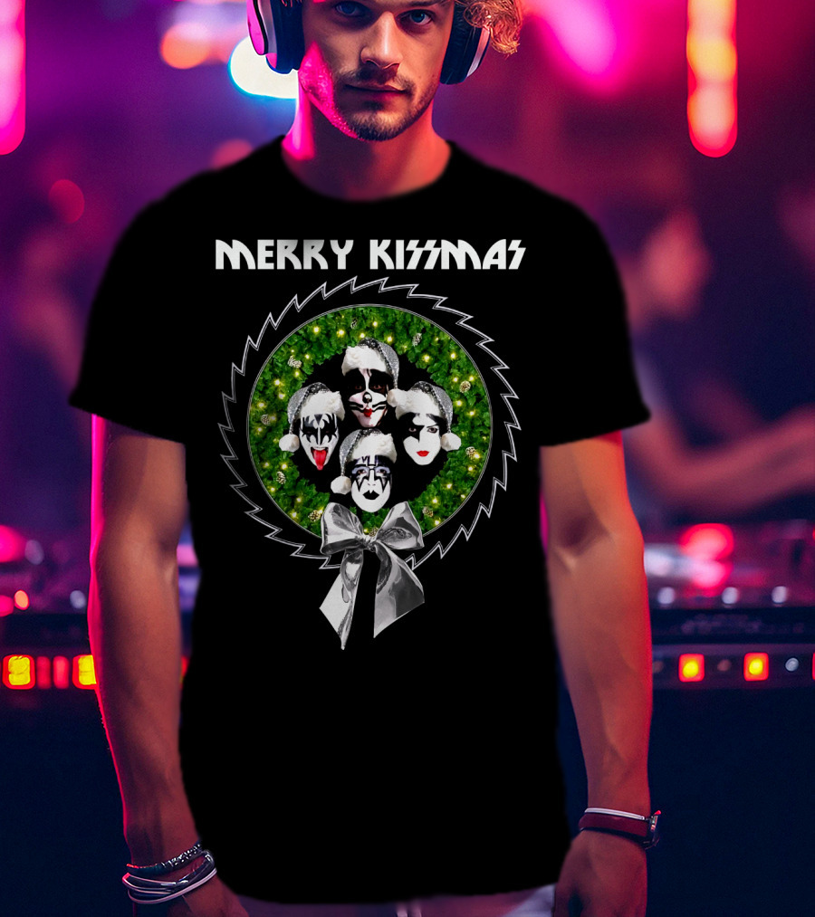 Merry Kissmas With Iconic Rock Band Faces In Festive Santa Hats Wreath T-Shirt