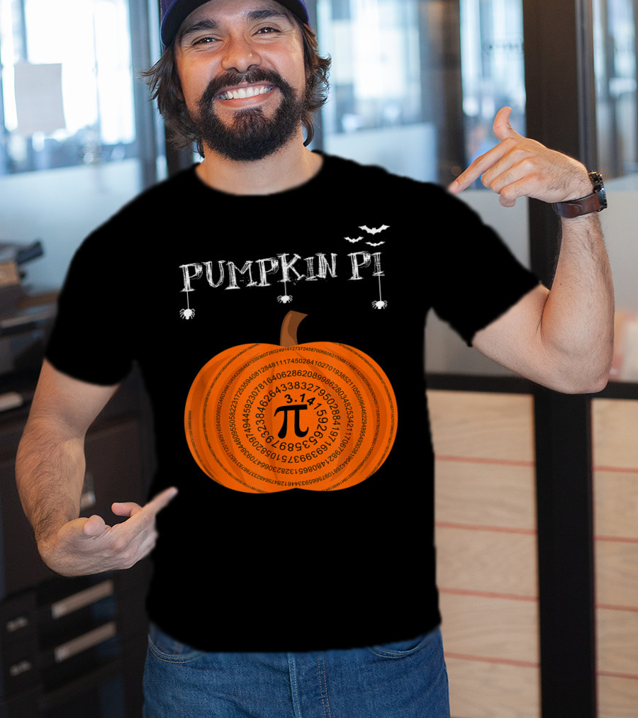 Pumpkin Pi Halloween Math Teachers Pumpkin With Pi Symbol And Bats T-Shirt