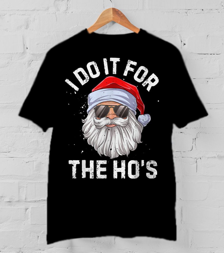 I Do It For The Ho's Funny Inappropriate Santa With Sunglasses And Red Hat T-Shirt