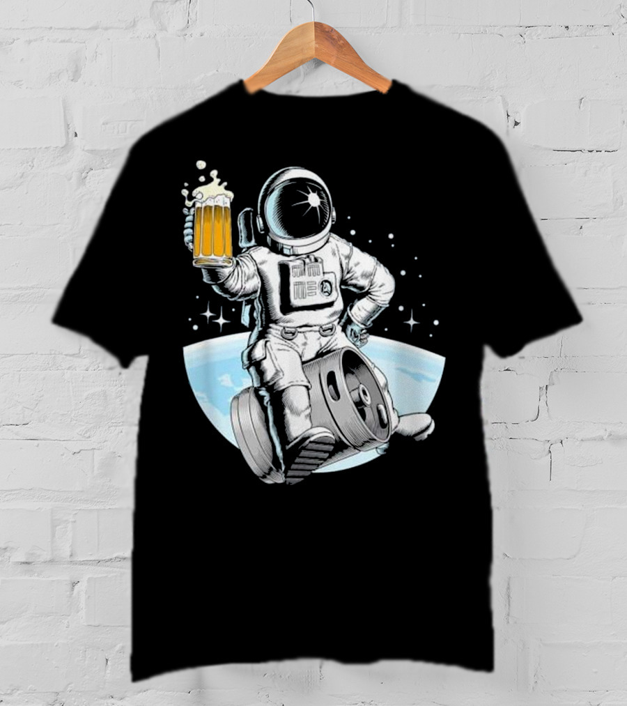 Beer Drinking Astronaut Holding A Mug Of Beer In Space With Stars And Earth Background T-Shirt