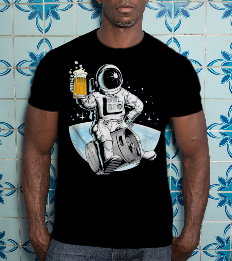 Beer Drinking Astronaut Holding A Mug Of Beer In Space With Stars And Earth Background T-Shirt
