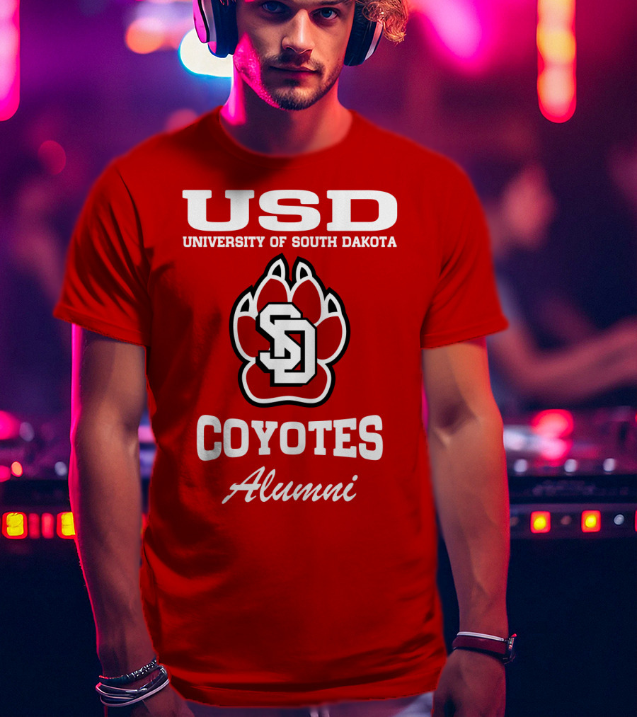 USD University Of South Dakota Coyotes Alumni T-Shirt