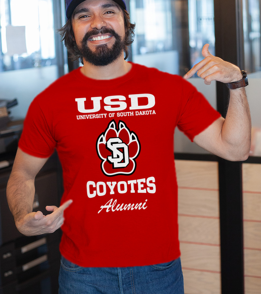 USD University Of South Dakota Coyotes Alumni T-Shirt