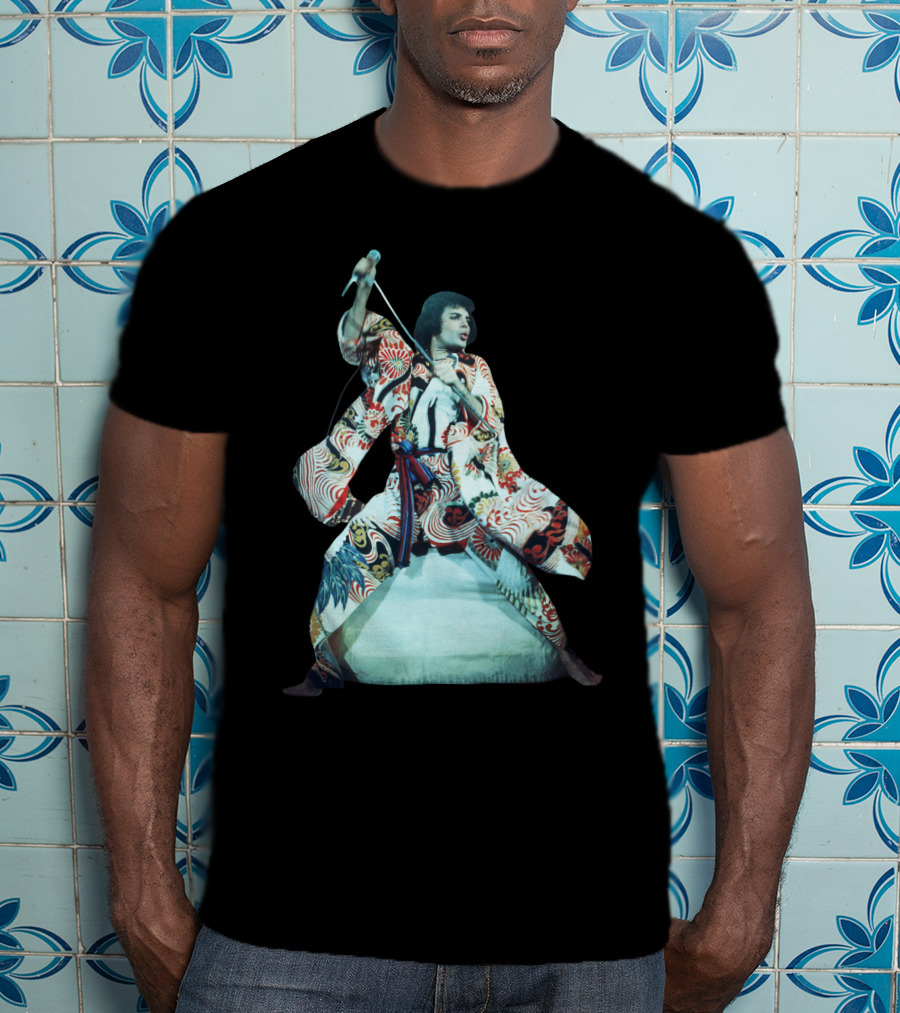 Qu Fm Hokusai-Style Warrior In Colorful Kimono Artwork T-Shirt