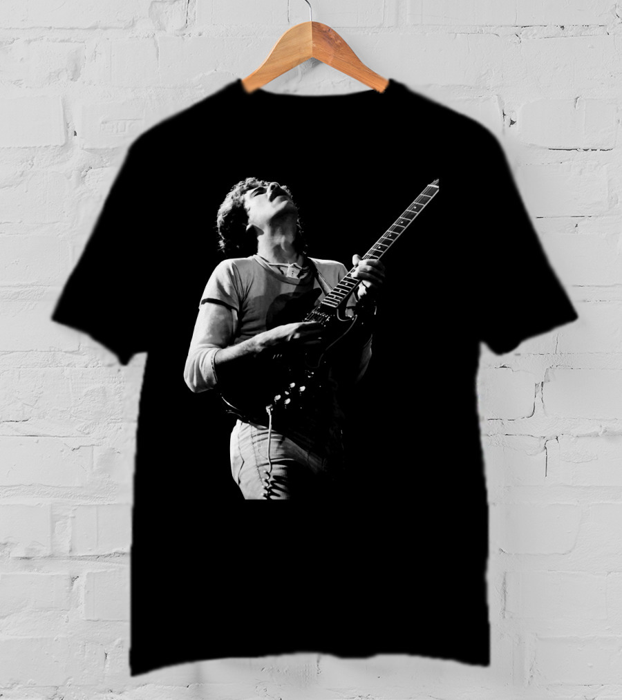 Stn Electric Guitarist In Concert Performance Black And White T-Shirt