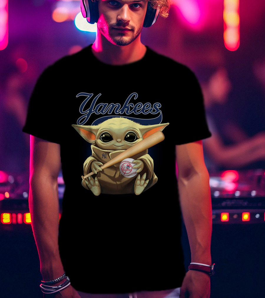 Yankees Baby Alien Holding Baseball Bat And Ball T-Shirt