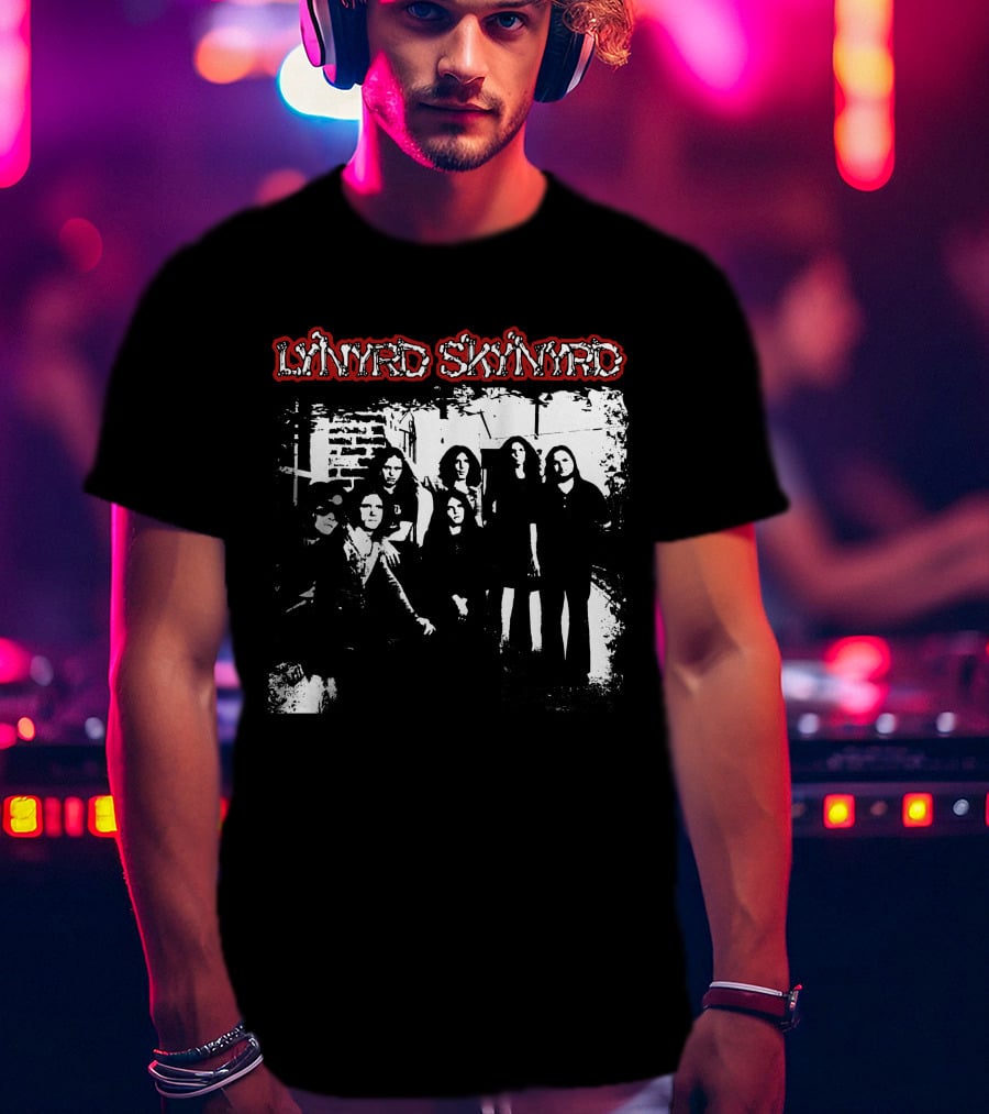 Lynyrd Skynyrd Band Black And White Group Photo T-Shirt