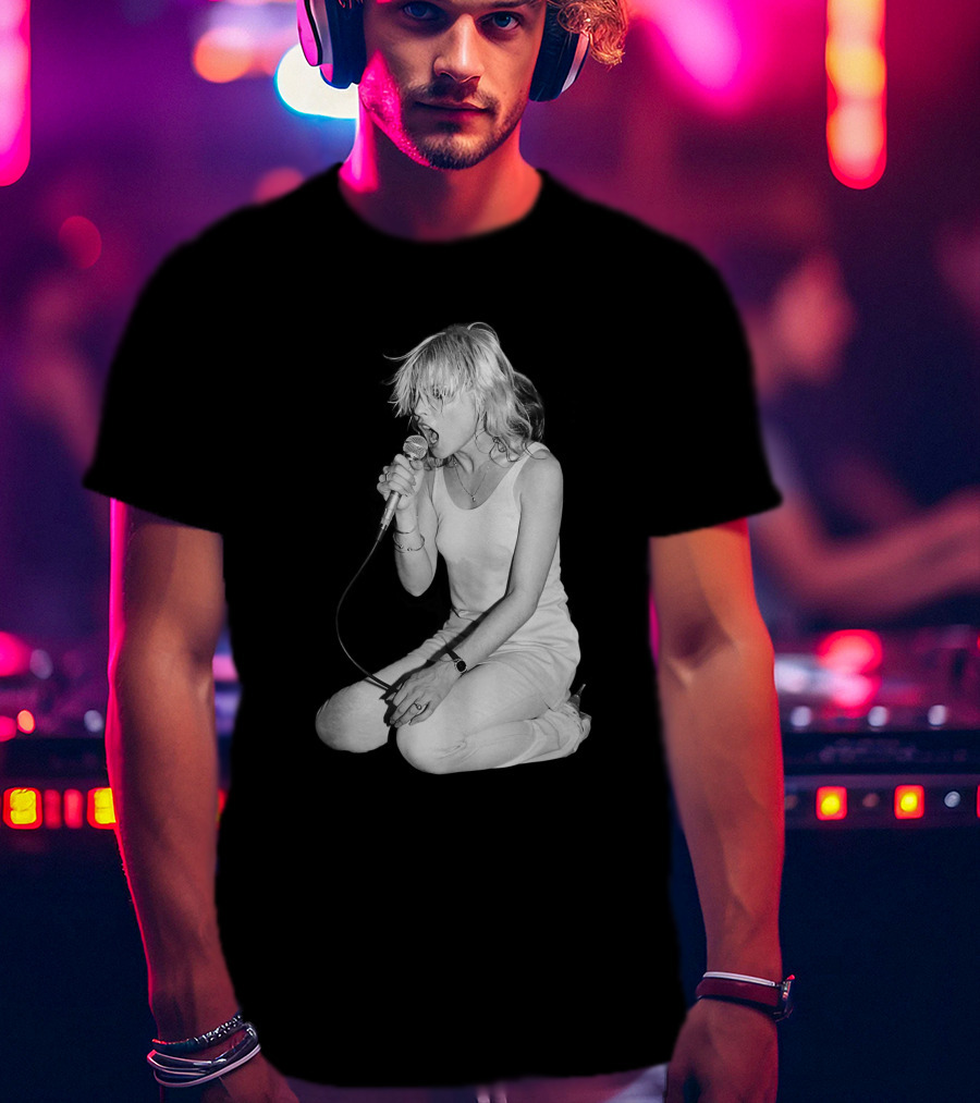 Blondie Lead Singer Onstage Kneeling Performance T-Shirt