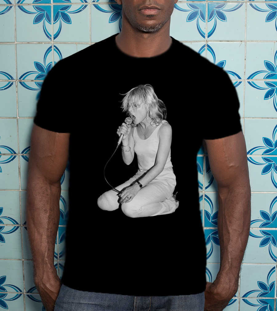 Blondie Lead Singer Onstage Kneeling Performance T-Shirt