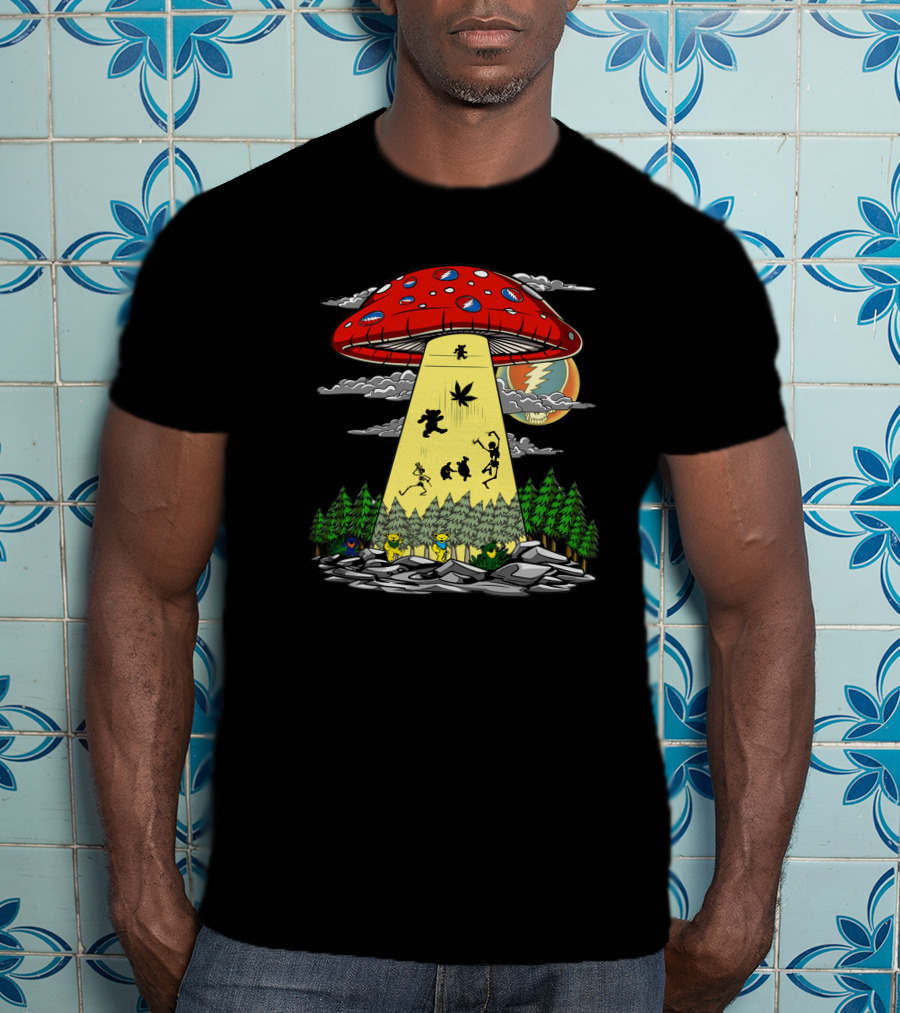Grateful Dead Dancing Bears Under Psychedelic Mushroom Spaceship T-Shirt