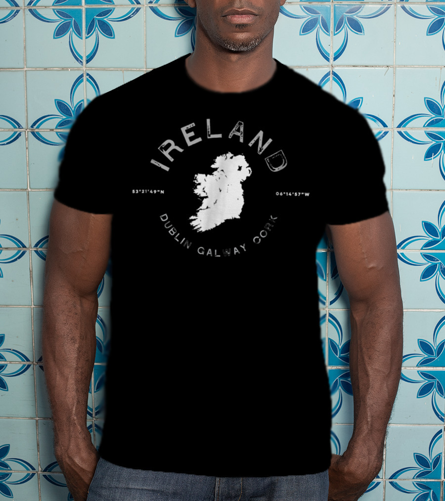 IRELAND Map Dublin Galway Cork 53°21'49N 06°14'57W T-Shirt