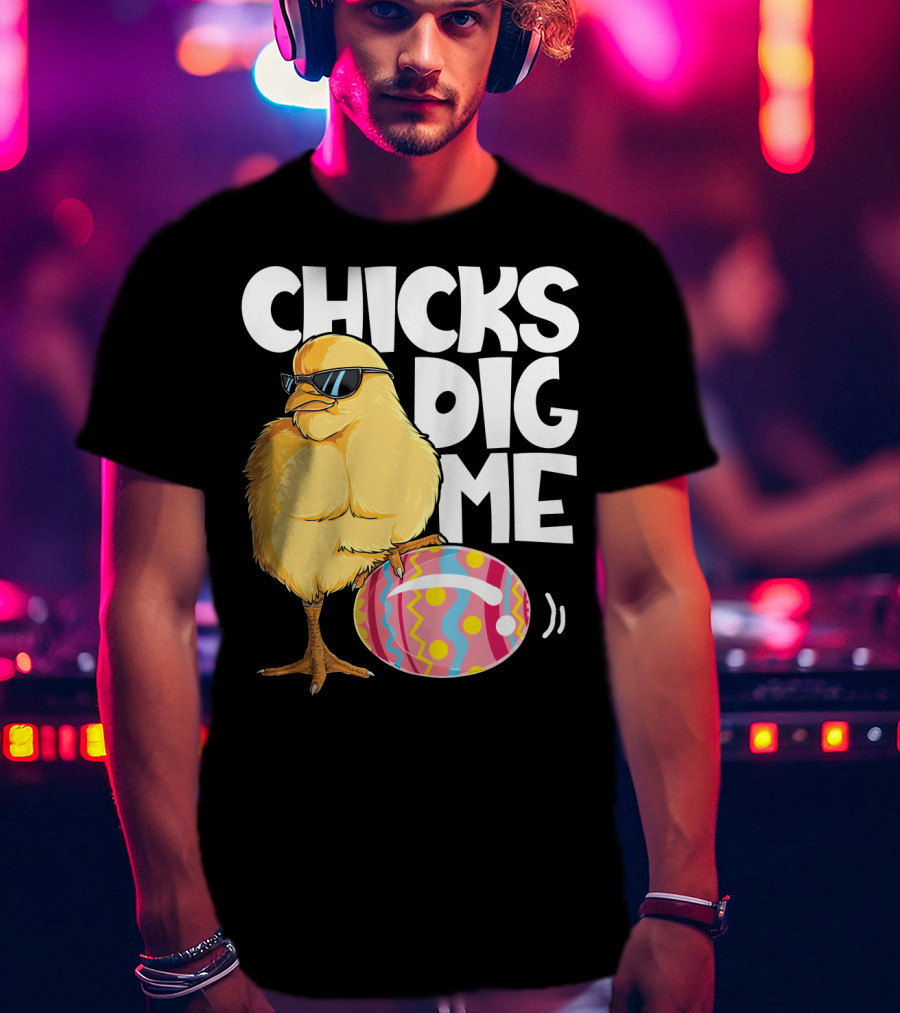 Chicks Dig Me Easter Bunny Ears Egg Men17 Sunglasses Cool Chick Egg T-Shirt