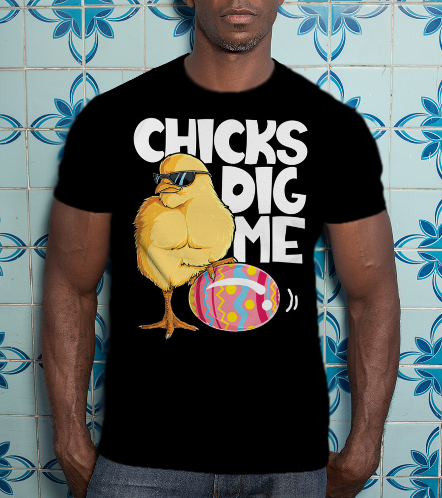 Chicks Dig Me Easter Bunny Ears Egg Men17 Sunglasses Cool Chick Egg T-Shirt