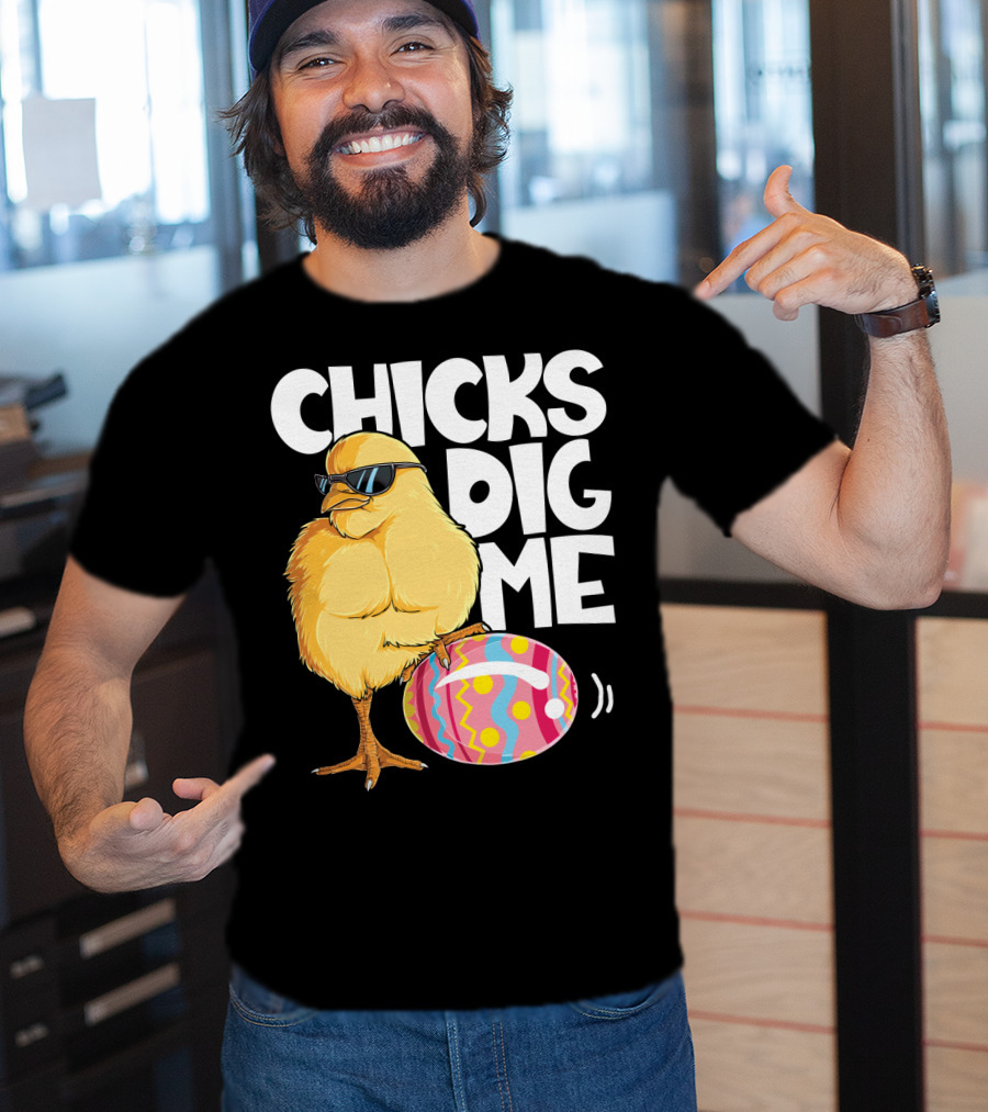 Chicks Dig Me Easter Bunny Ears Egg Men17 Sunglasses Cool Chick Egg T-Shirt
