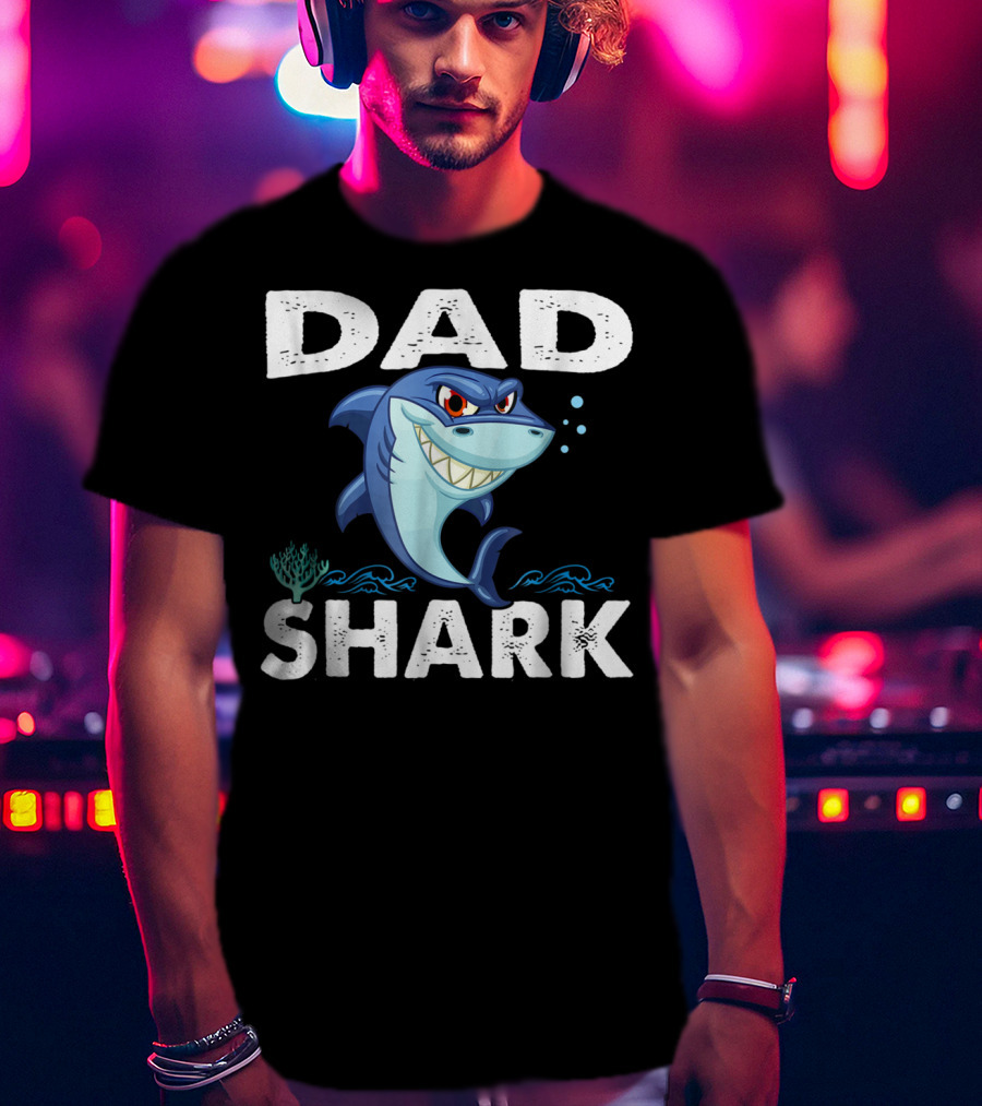 Dad Shark Awesome Funny Family Shark Fierce Cartoon T-Shirt