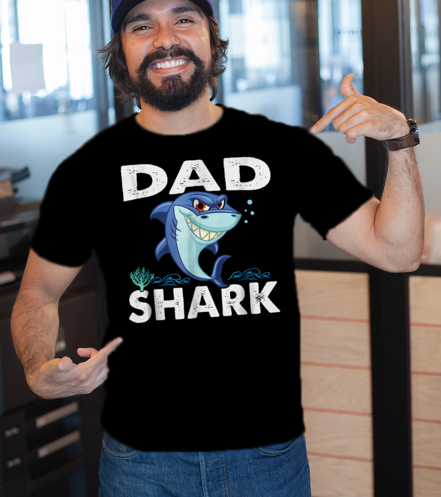 Dad Shark Awesome Funny Family Shark Fierce Cartoon T-Shirt