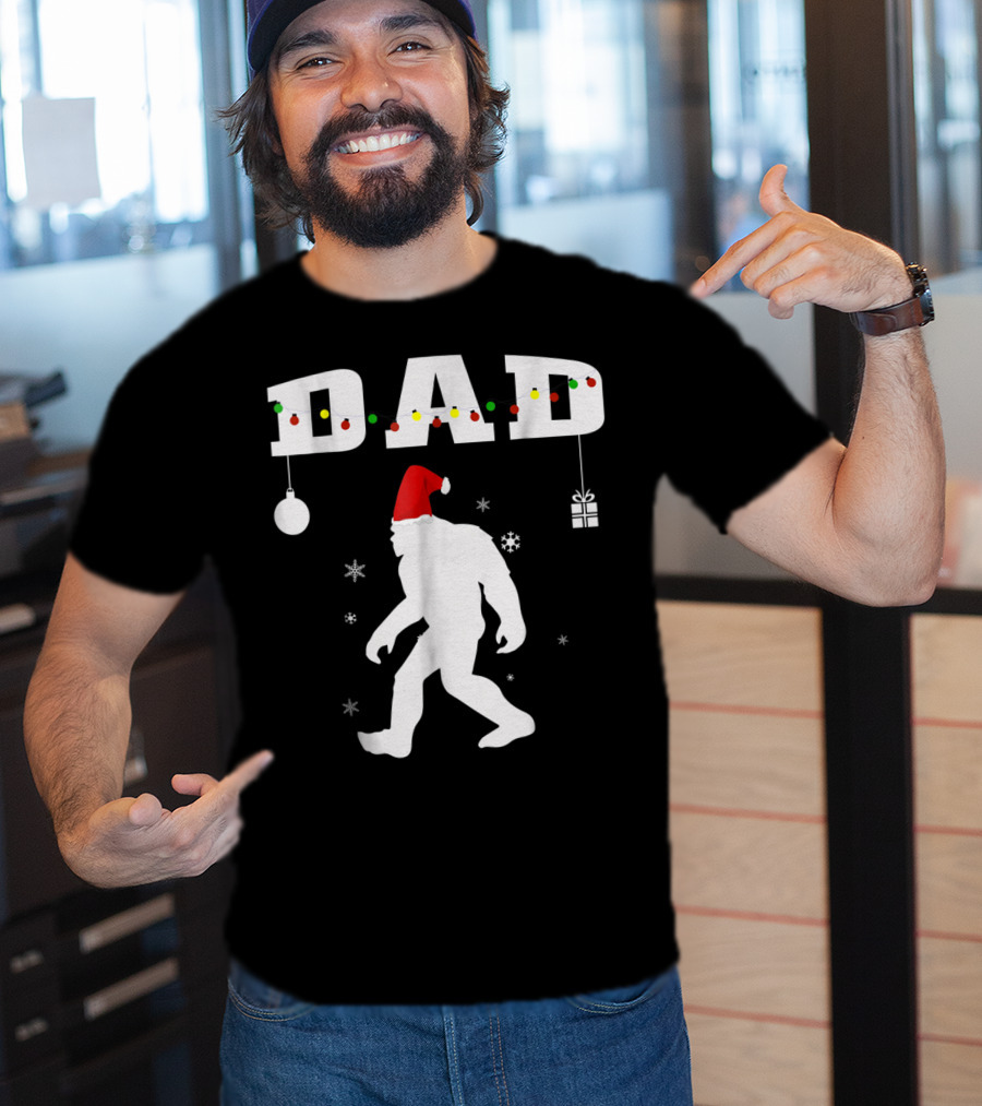 Dad Bigfoot Santa Christmas Family T-Shirt