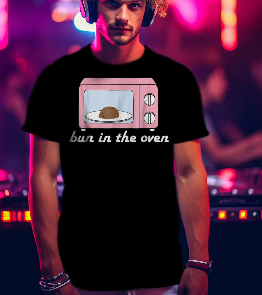 Bun In The Oven Expecting Baby Announcement Pink Microwave T-Shirt