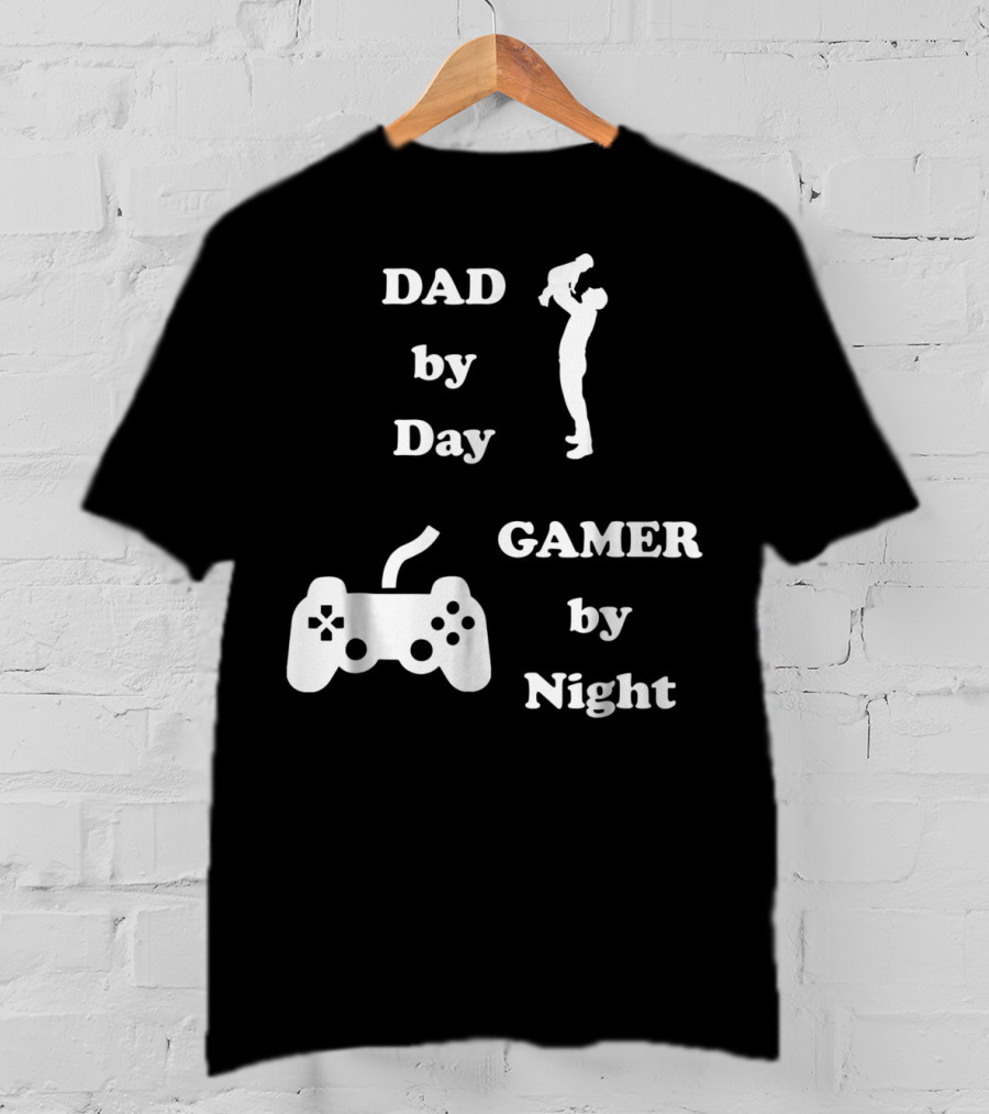DAD By Day GAMER By Night Gamer Dad Controller T-Shirt