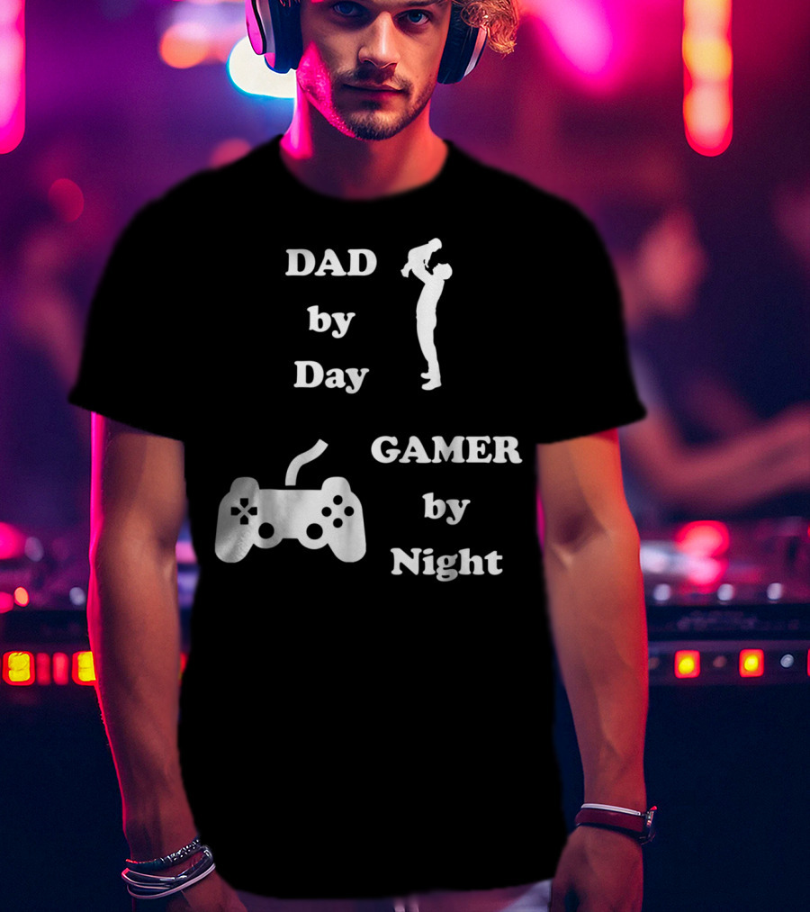 DAD By Day GAMER By Night Gamer Dad Controller T-Shirt