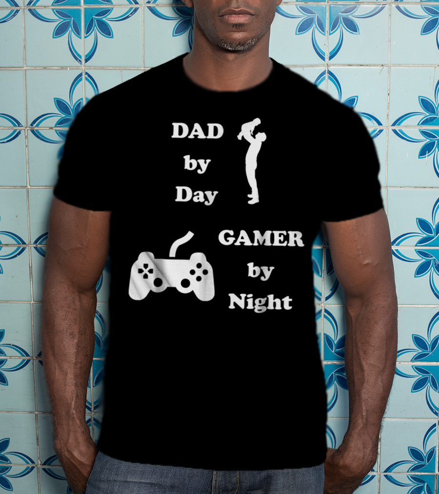 DAD By Day GAMER By Night Gamer Dad Controller T-Shirt