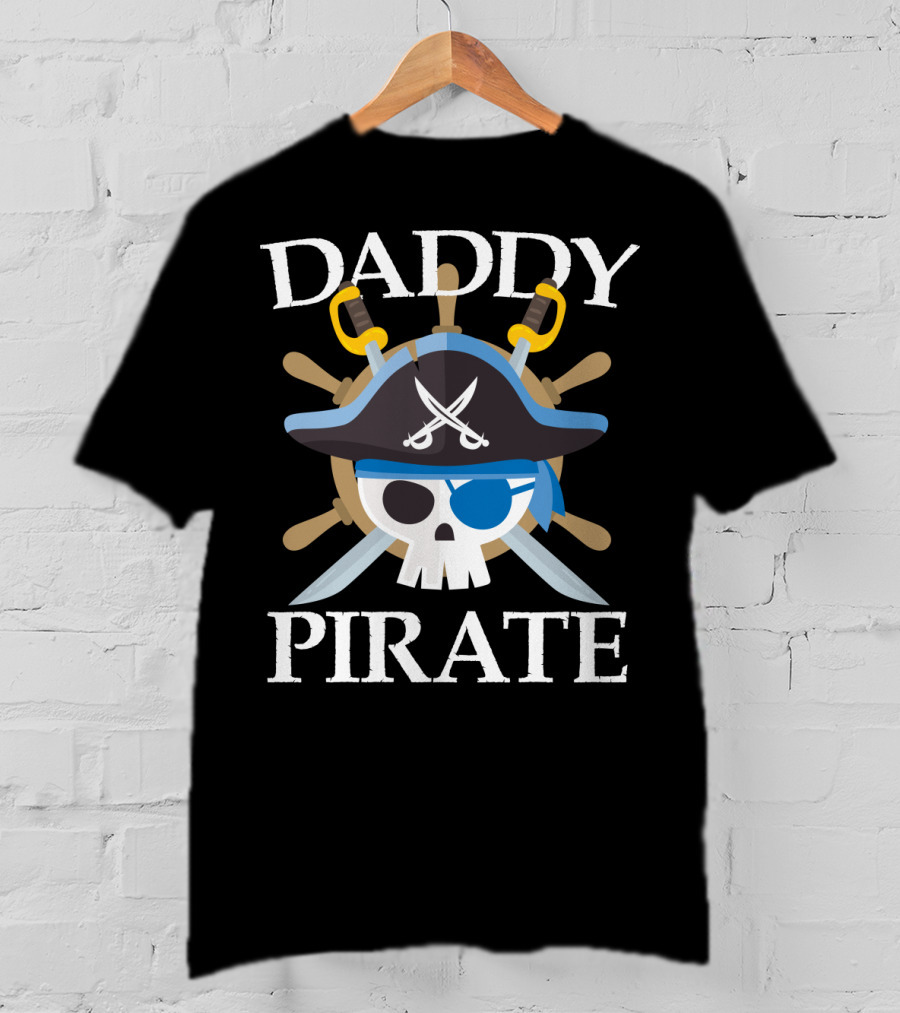 Daddy Pirate Skull And Crossed Swords Pirate Dad Family T-Shirt
