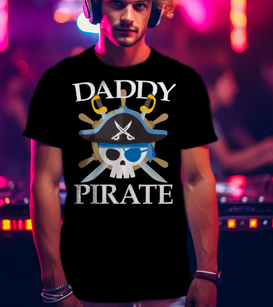 Daddy Pirate Skull And Crossed Swords Pirate Dad Family T-Shirt