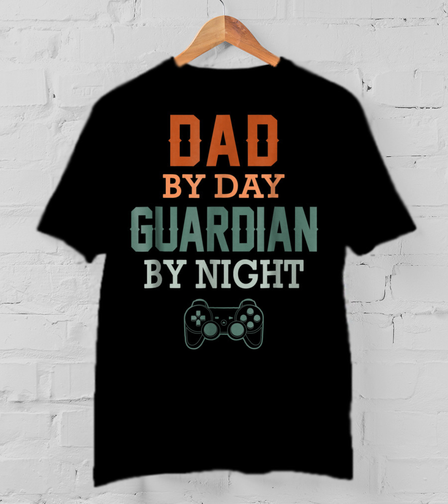 DAD BY DAY GUARDIAN BY NIGHT Gaming Controller T-Shirt