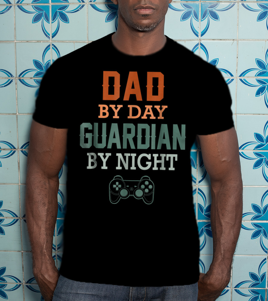 DAD BY DAY GUARDIAN BY NIGHT Gaming Controller T-Shirt