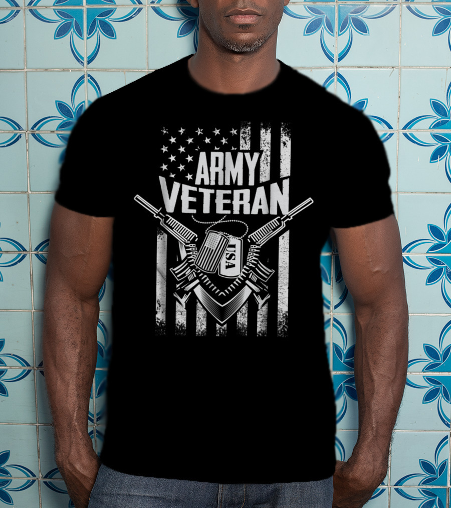 Army Veteran USA With Military Flag And Guns T-Shirt