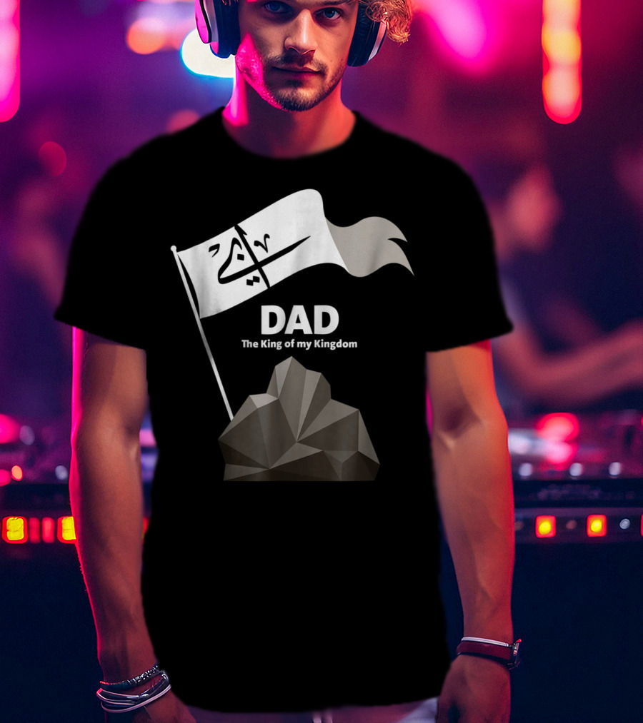 DAD The King Of My Kingdom Arabic Calligraphy Flag And Geometric Mountain T-Shirt