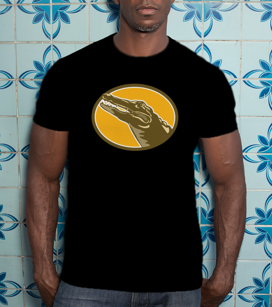 Alligator Head Looking Up Oval Wpa Style Vintage Retro Wildlife T-Shirt
