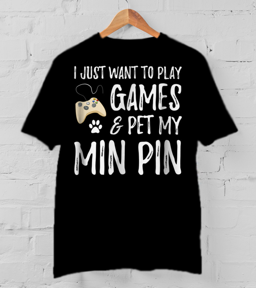 I Just Want To Play Games And Pet My Min Pin Dog Lover Gamer For Miniature Pinscher Dog Mom77 T-Shirt