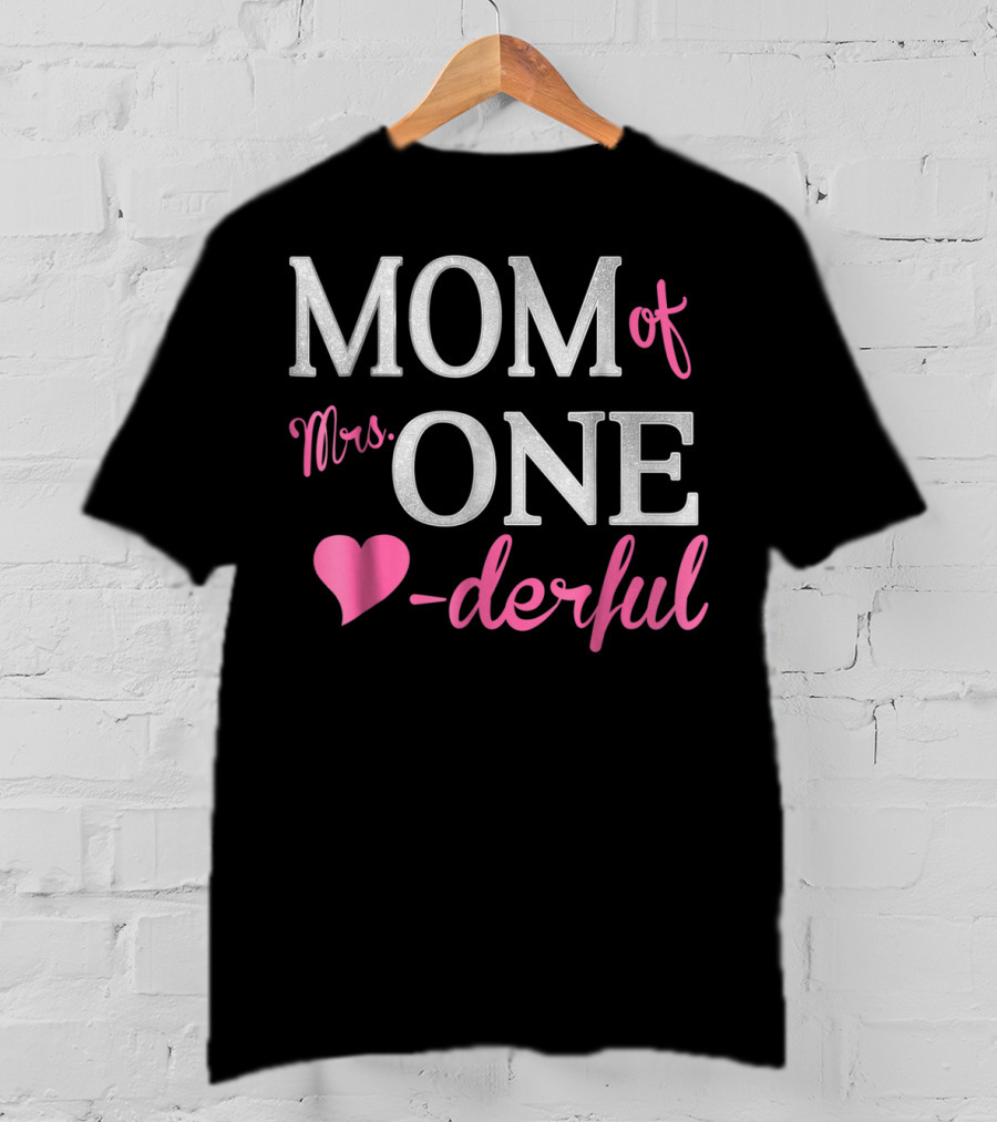 MOM Of Mrs. ONE-derful Heart Design First Birthday T-Shirt