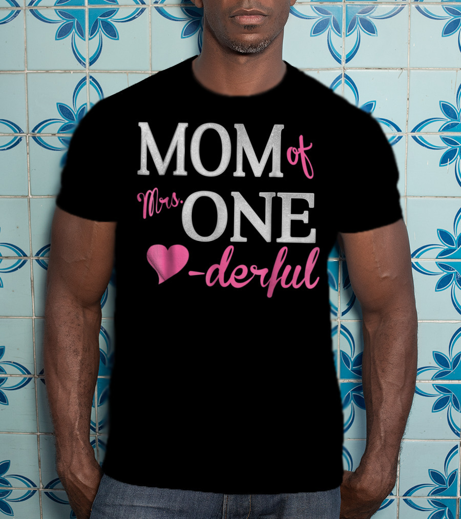 MOM Of Mrs. ONE-derful Heart Design First Birthday T-Shirt