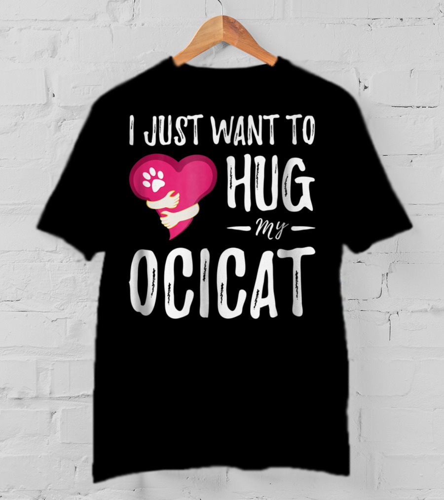 I Just Want To Hug My Ocicat Cat Lover Mom Hugging Idea92 T-Shirt