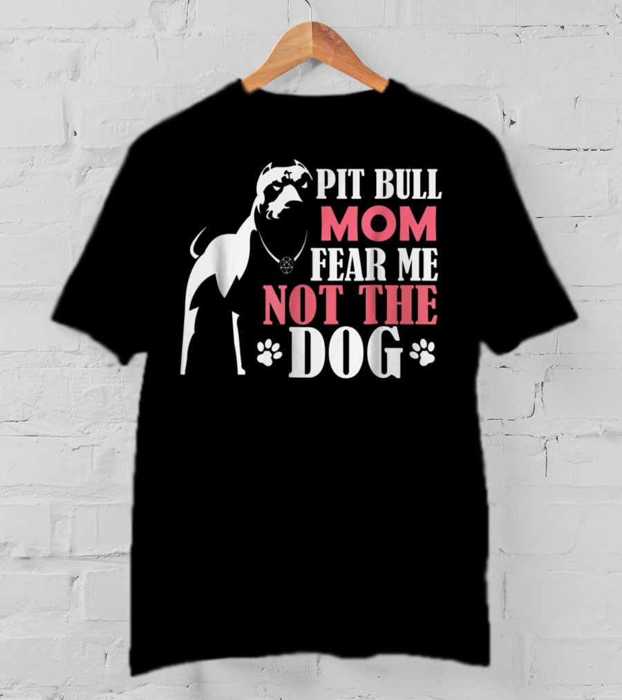 Pit Bull Mom Fear Me Not The Dog With Paw Prints And Necklace T-Shirt