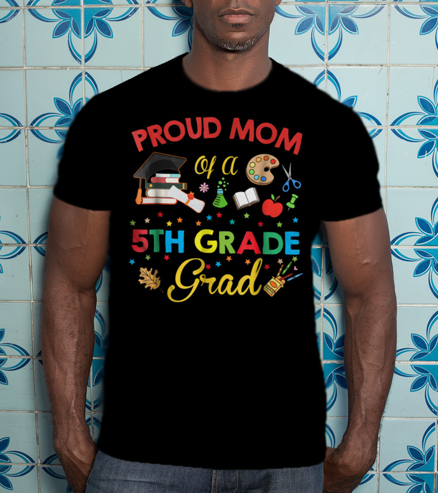 Proud Mom Of A 5th Grade Grad With Graduation Cap Books Art Supplies Science Beaker Apple Stars T-Shirt