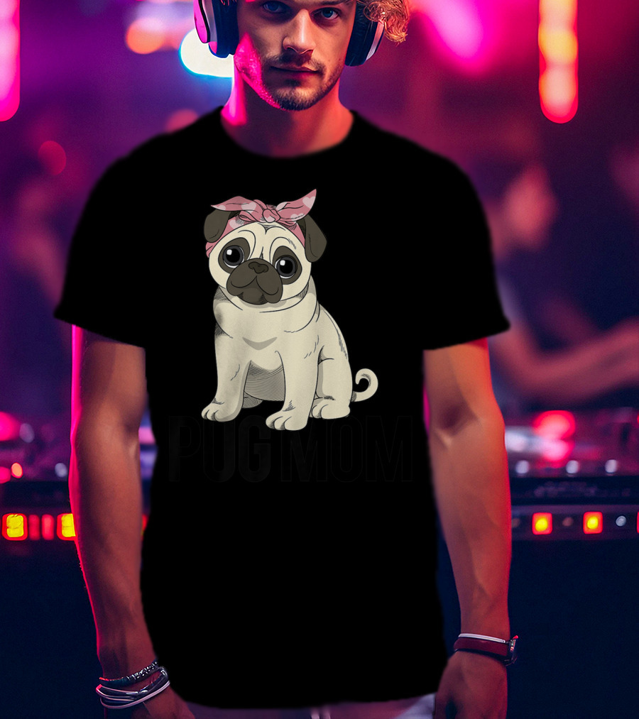 Pug Mom Cute Pug With Pink Bandana T-Shirt