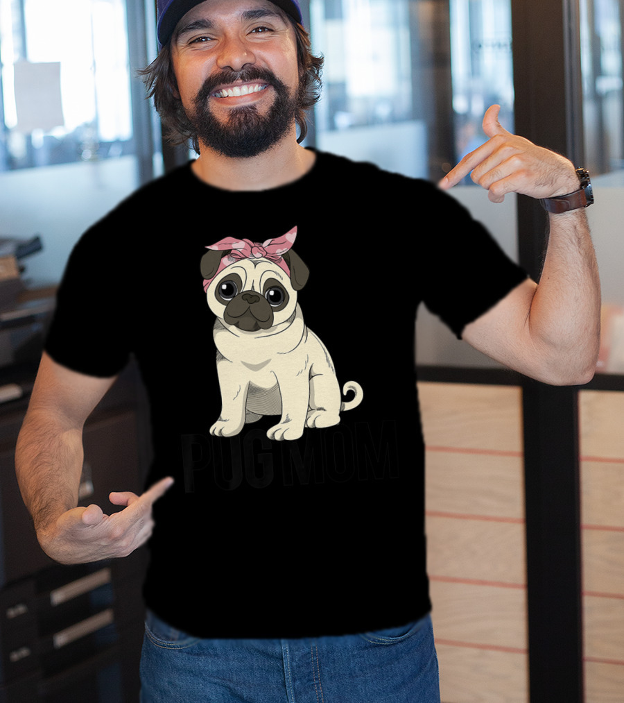 Pug Mom Cute Pug With Pink Bandana T-Shirt