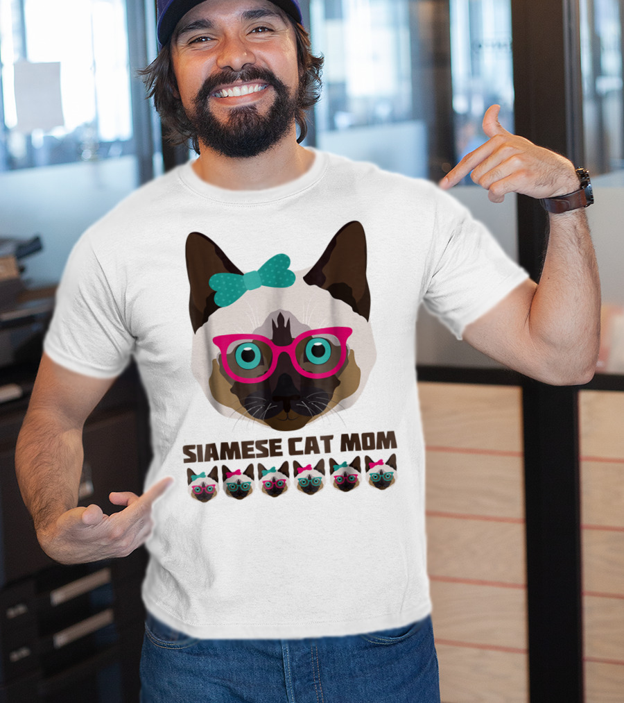 Siamese Cat Mom Cute Funny Cat Lover With Glasses And Bow T-Shirt