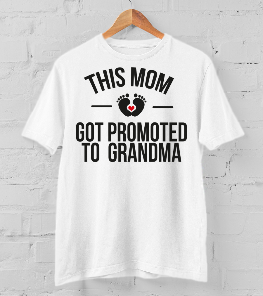 This Mom Got Promoted To Grandma Footprints Heart T-Shirt