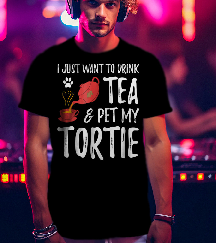 I Just Want To Drink Tea And Pet My Tortie Cat Lover Idea T-Shirt