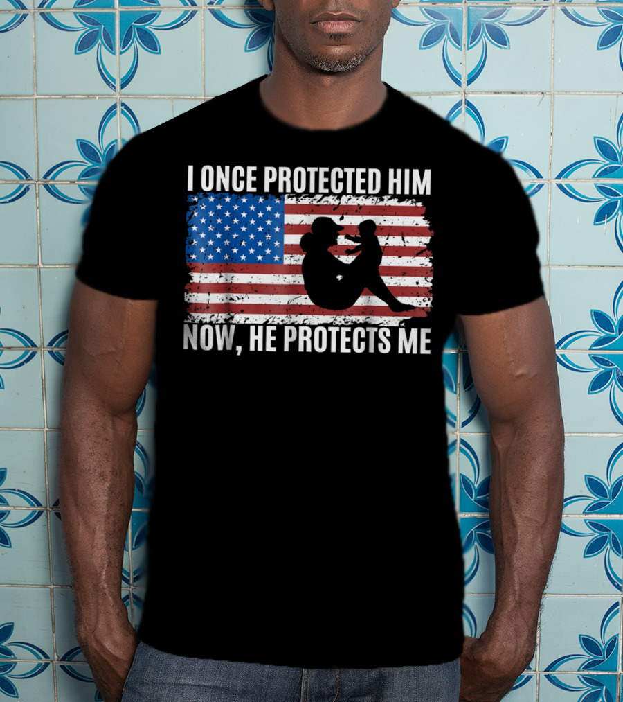 I Once Protected Him Now He Protects Me Proud Military MOM Patriotic American Flag T-Shirt