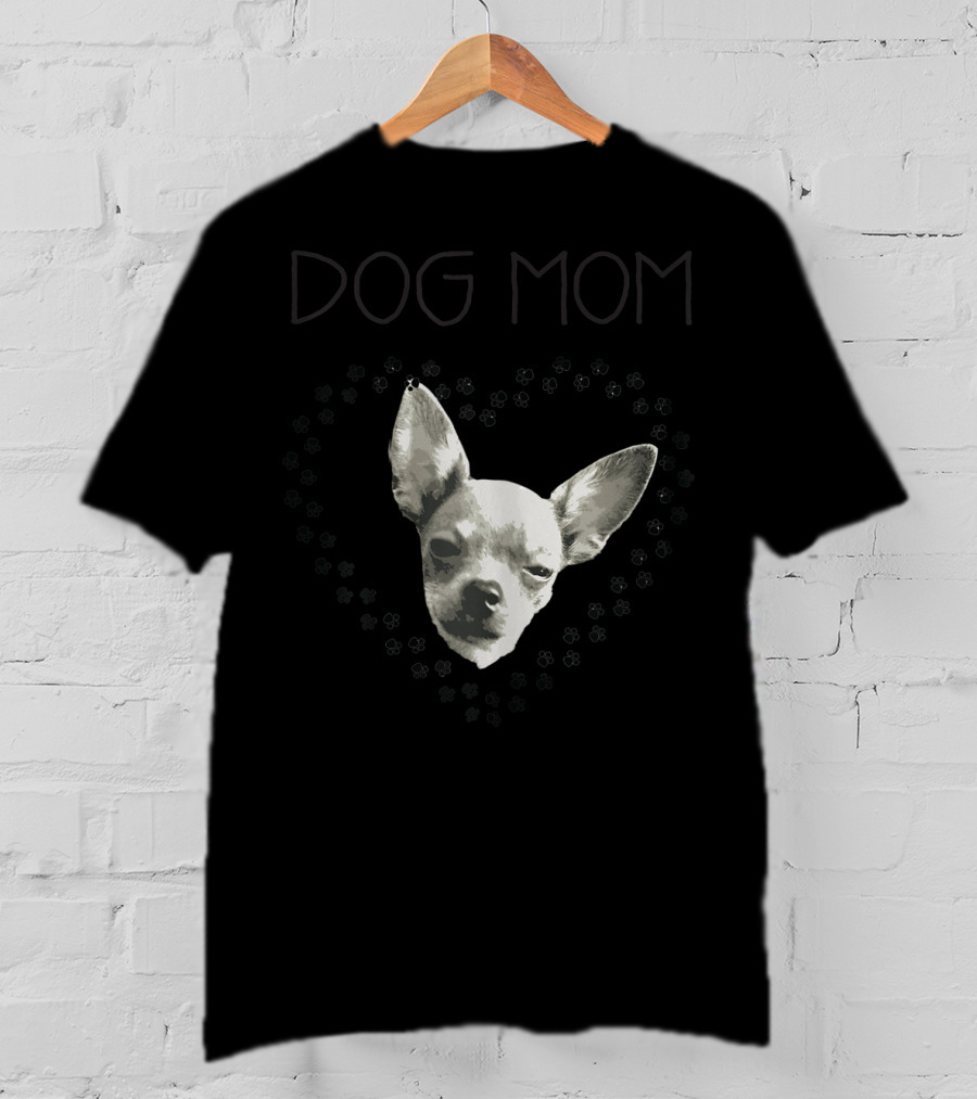 DOG MOM Chihuahua Paw Print Heart T-Shirt