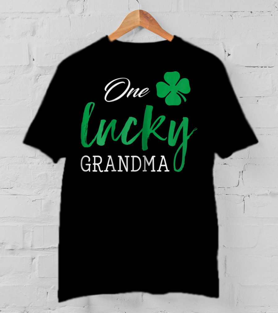 One Lucky Grandma Shamrock St Patrick's Day T-Shirt