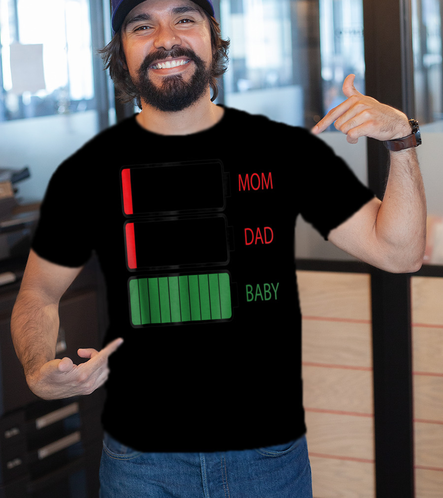 Mom Dad Baby Low Battery Humor Family Energy Levels T-Shirt