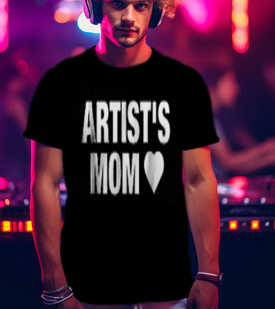 ARTIST'S MOM HEART T-Shirt